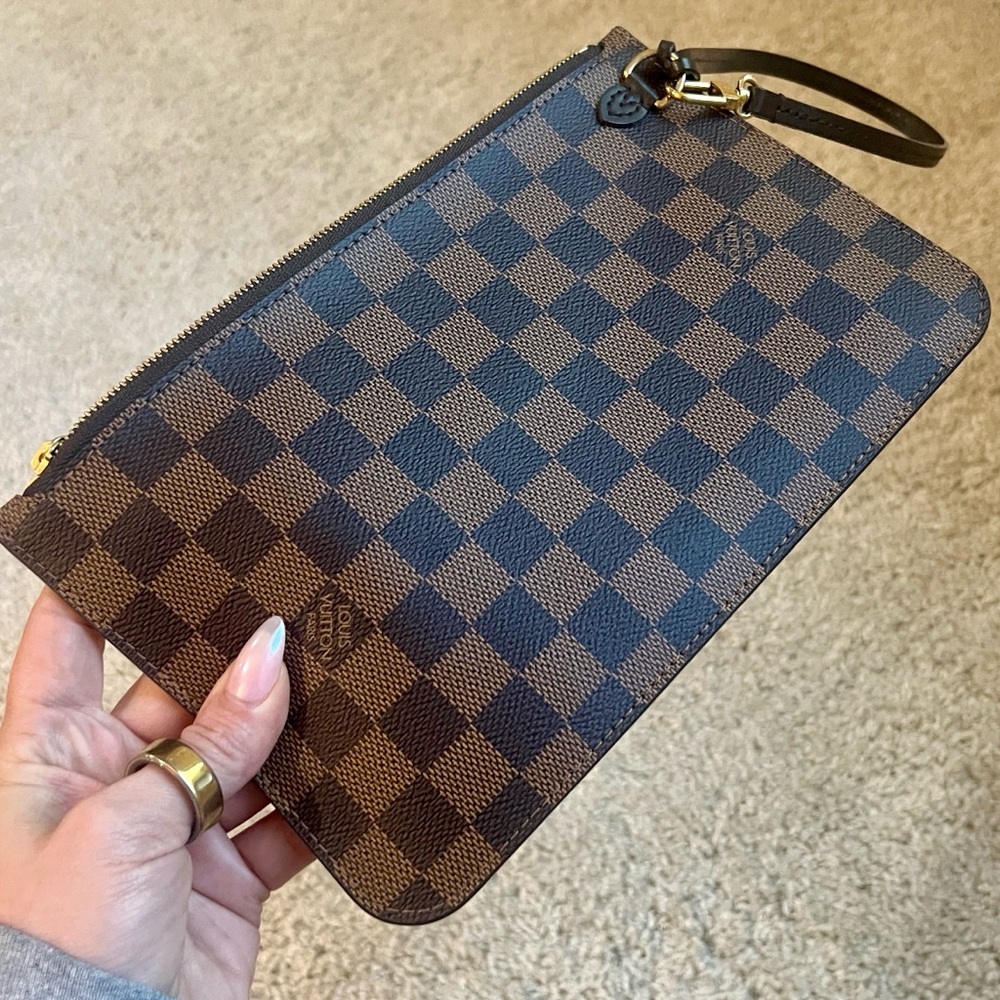 Louis Vuitton Neverfull Pochette